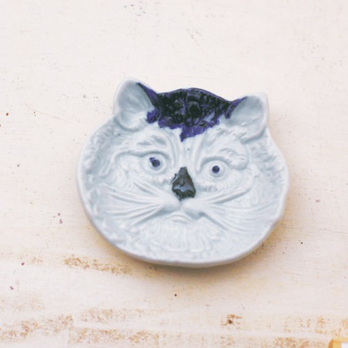 猫の陽刻豆皿(染付)