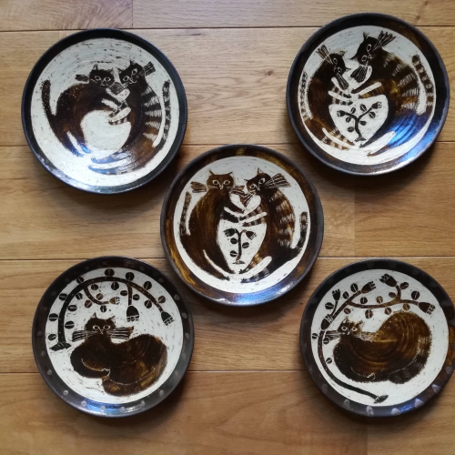 新入荷　コンガリ舎　猫彫絵皿（直径18cm）