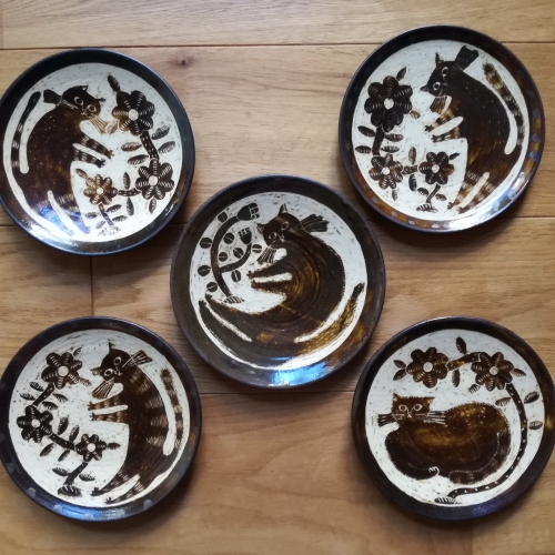 新入荷　コンガリ舎　猫彫絵皿（直径15cm）