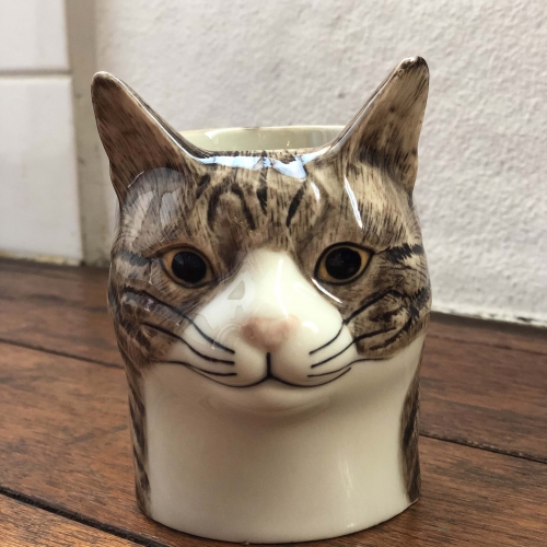 Quail Ceramics社　ペン立て（キジトラ猫　Millie）
