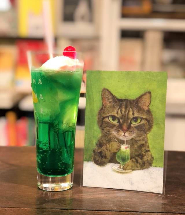 町田尚子ポストカード メロンクリームソーダを飲む猫 | 猫本専門書店