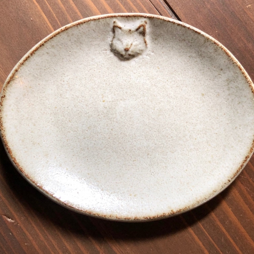 Yo窯　楕円猫皿（白）