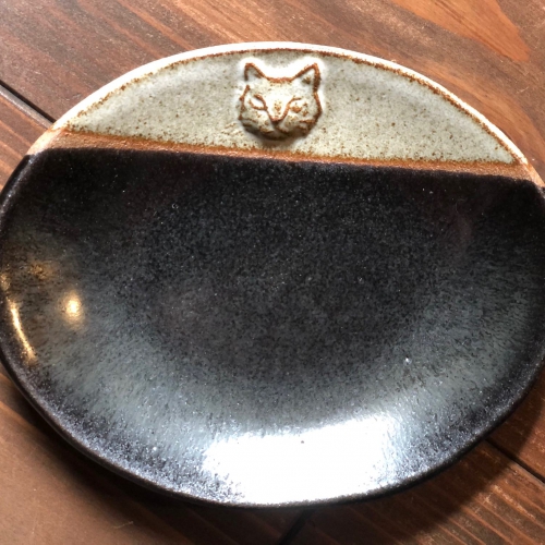 Yo窯　楕円猫皿（白黒）