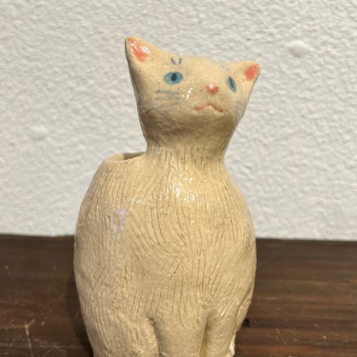 片岡まみこ陶芸作品「白猫花瓶」