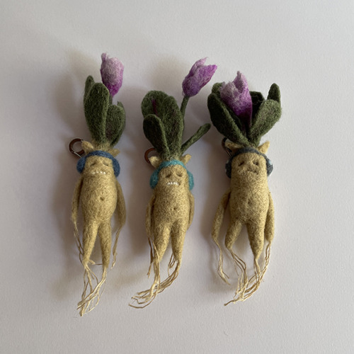 うりぼうや作品「ニャンドラゴラ」のチャーム