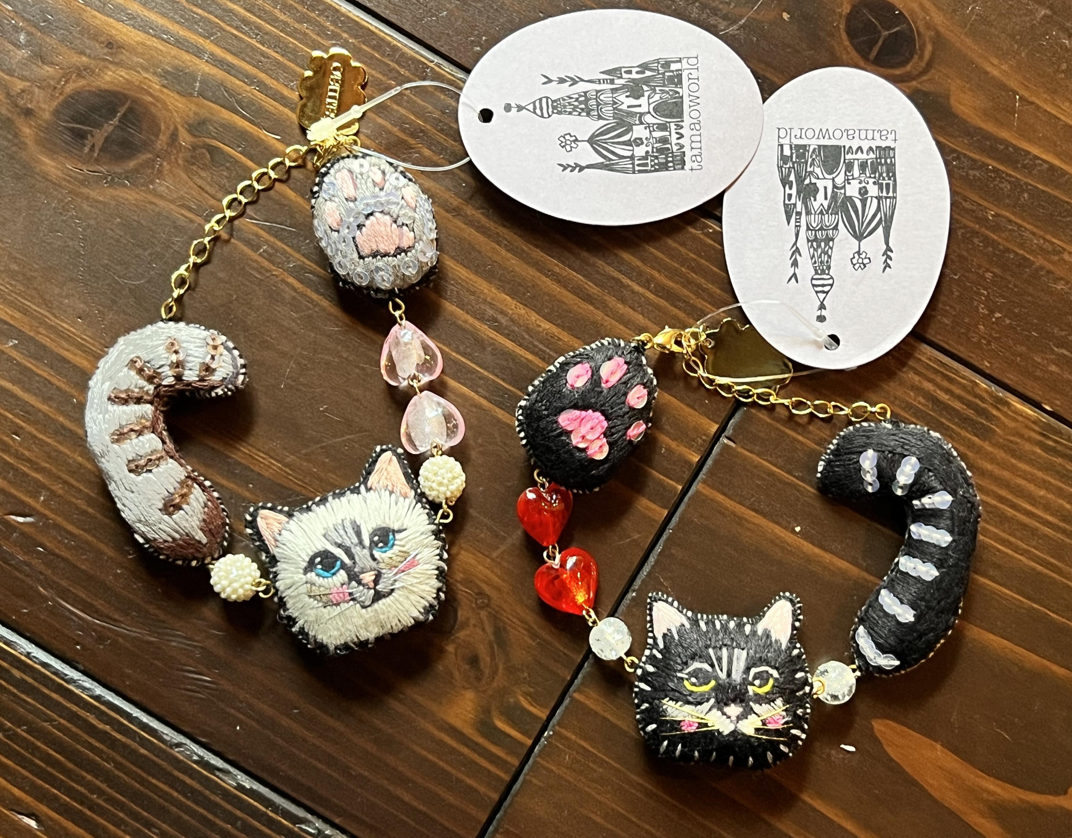 刺繍ブレスレット（2色） | 猫本専門書店 書肆 吾輩堂