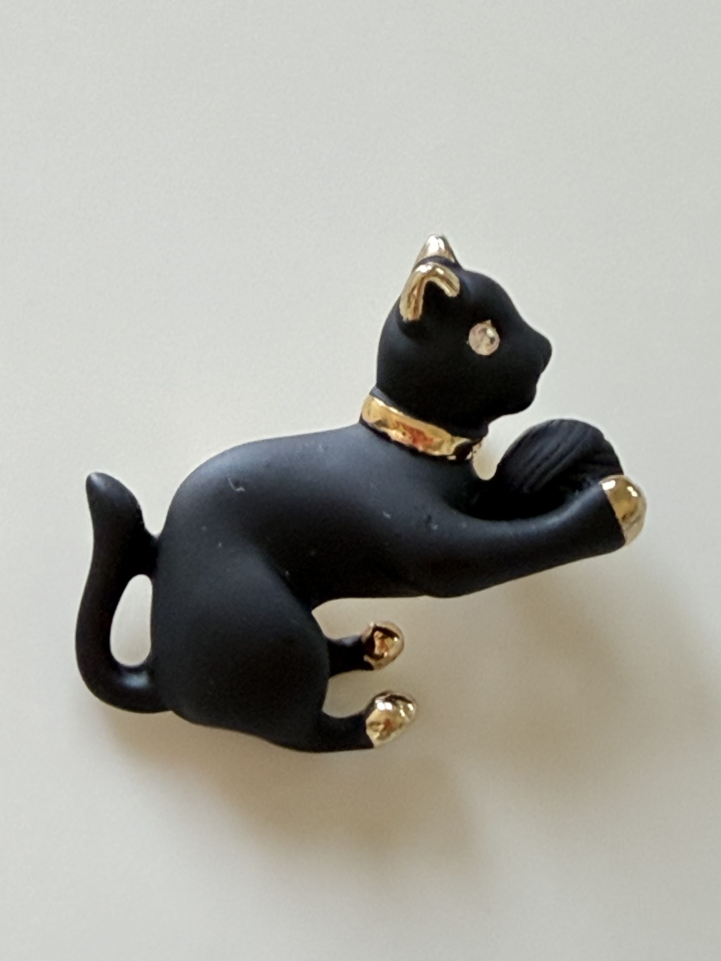 ヴィンテージ 黒猫ブローチ | 猫本専門書店 書肆 吾輩堂